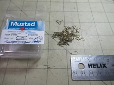 Mustad R50X-94845  Signature Dry Fly Barbless Hook - 90 pack Size 16