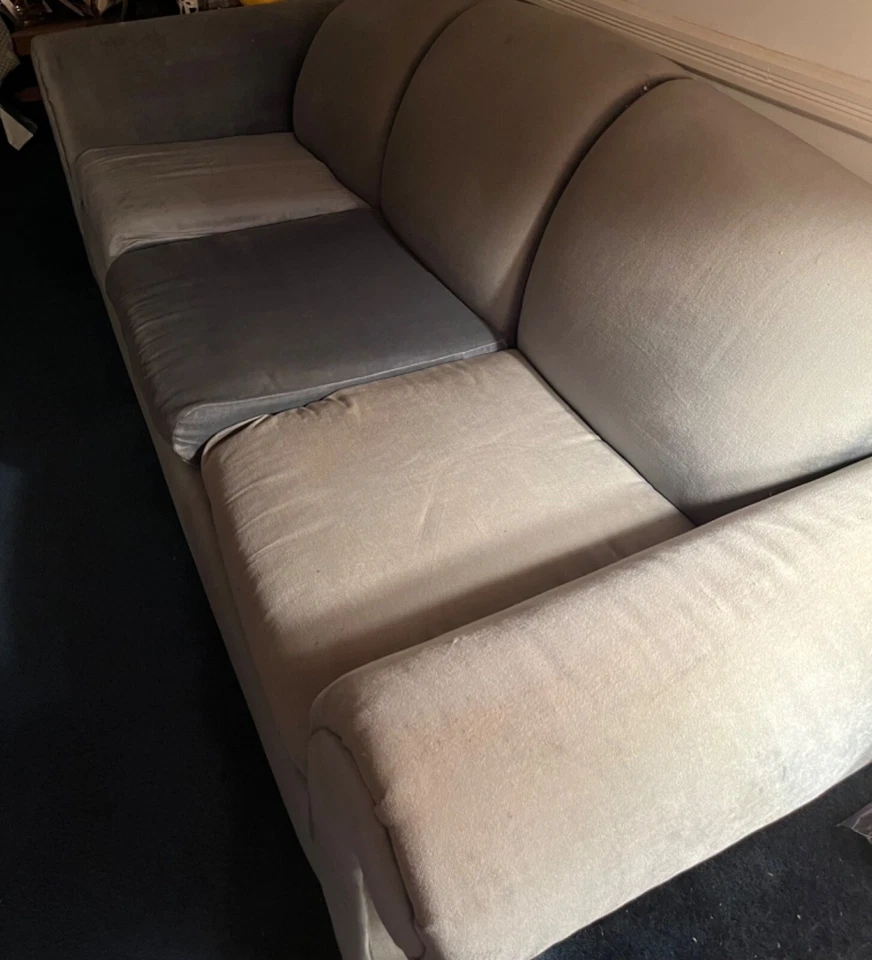 Sofá cama azul tamaño queen, necesita colchón nuevo, en buen estado Foto 3 de 4