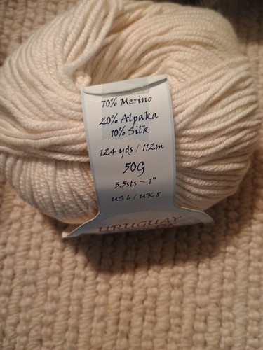 Queensland Collection Uruguay Dk, Merino, Alpaka, Silk ,Fiber Yarn - Picture 2 of 4