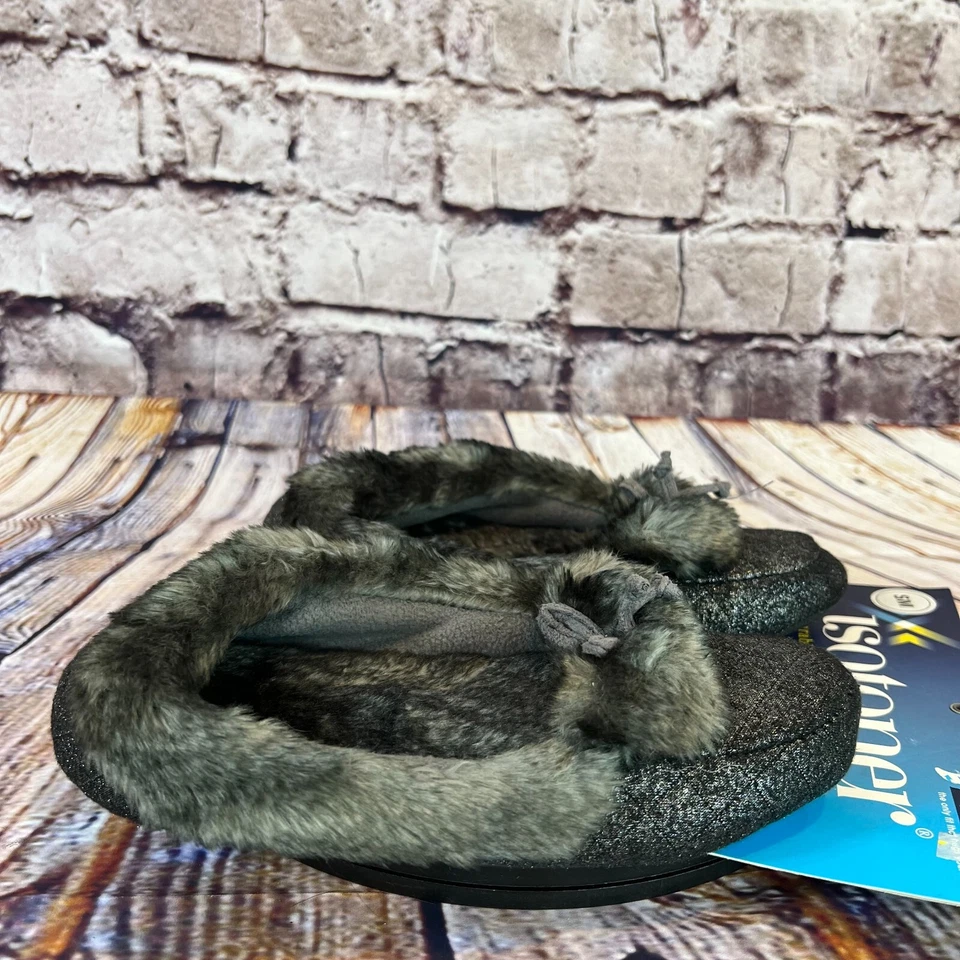 Isotoner Women's Silver Sparkle Faux Fur Moccasin House Slippers Size Small 5-6 - Image 2 of 4