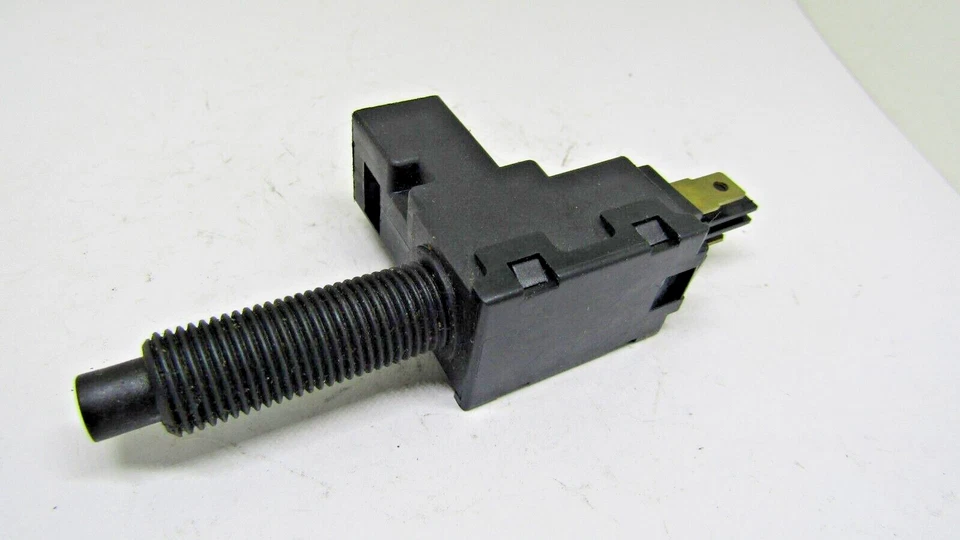 Interruptor de luz de freno estándar SLS132T OEM Foto 4 de 4