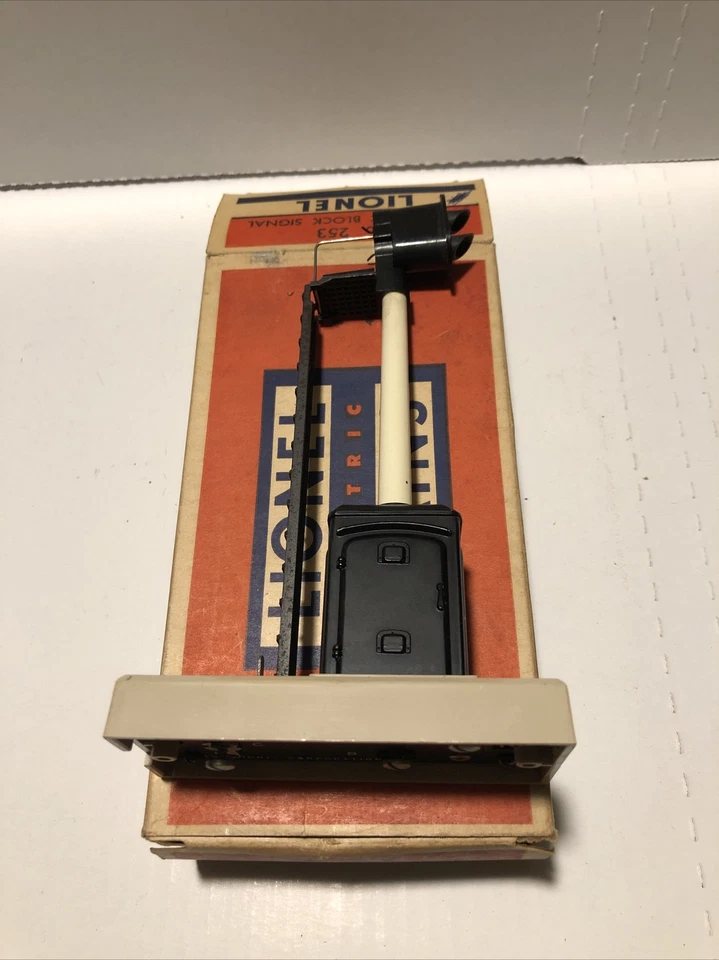 NOS Lionel Post War No. 253 Automatic Block Signal C-10 Madison Hardware - Image 2 of 4