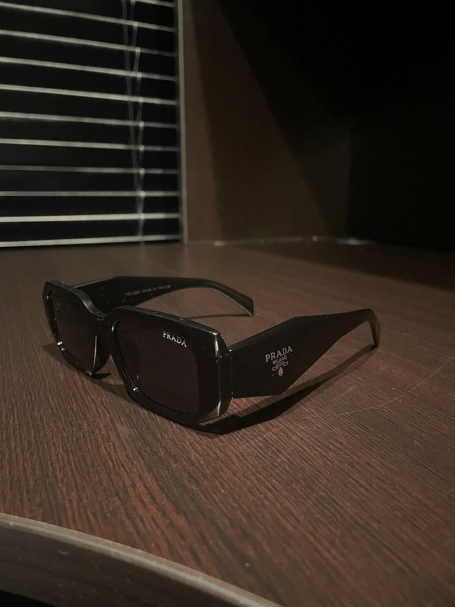 サングラス PRADA FW25 Prada - 17WS SOLE - 1AB2B0 (17WS SOLE 1AB2B0) Prada Sunglasses PR 17WS 1AB2B0 Black Light Grey Silver
