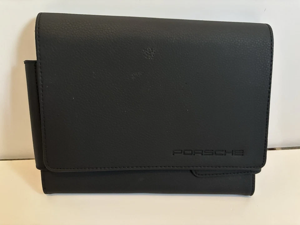 Оригинальный заводской ручной набор 2017 Porsche 911 Carrera S в кожаном чехле от оригинального производителя - Изображение 3 из 4