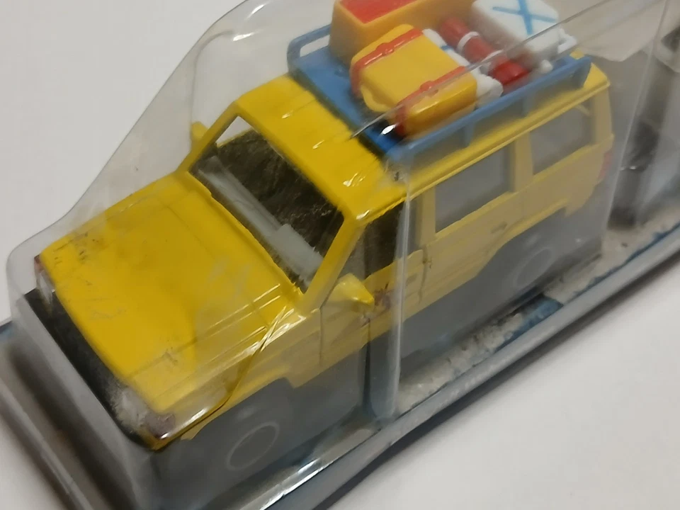 Modellauto Auto mit Wohnwagen Caravan trailer Happy People - Bild 2 von 4