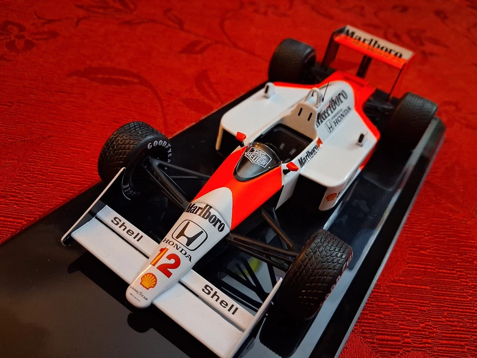 McLAREN MP4/4 AYRTON SENNA 1988 CAMPIONE DEL MONDO "SCRITTE MARLBORO" SCALA 1/24 - Immagine 3 di 4