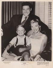 1957 Stampa Foto Attore Guy Williams recita nel programma televisivo "Zorro" con la sua famiglia