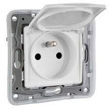 2 MODULE WHITE 1X Z/U SOCKET WITH NILOE FLAP COVERS 764537