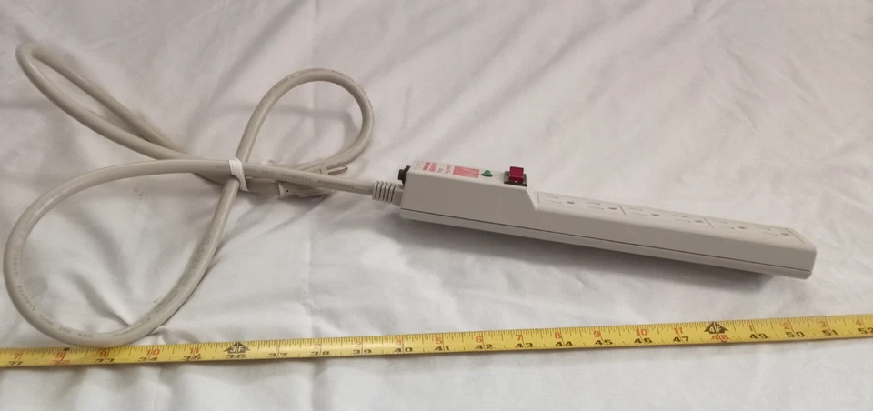 Memorex Surge Suppressor 6 Outlet 125 VAC Vintage - Used. - Image 3 of 4