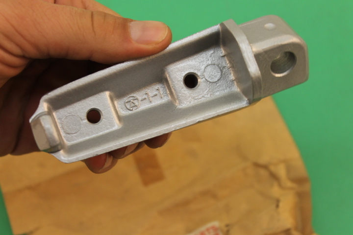 【メル11883④】 NOS Volvo 740 Engine Bay Compartment Light 1392417 1188883
