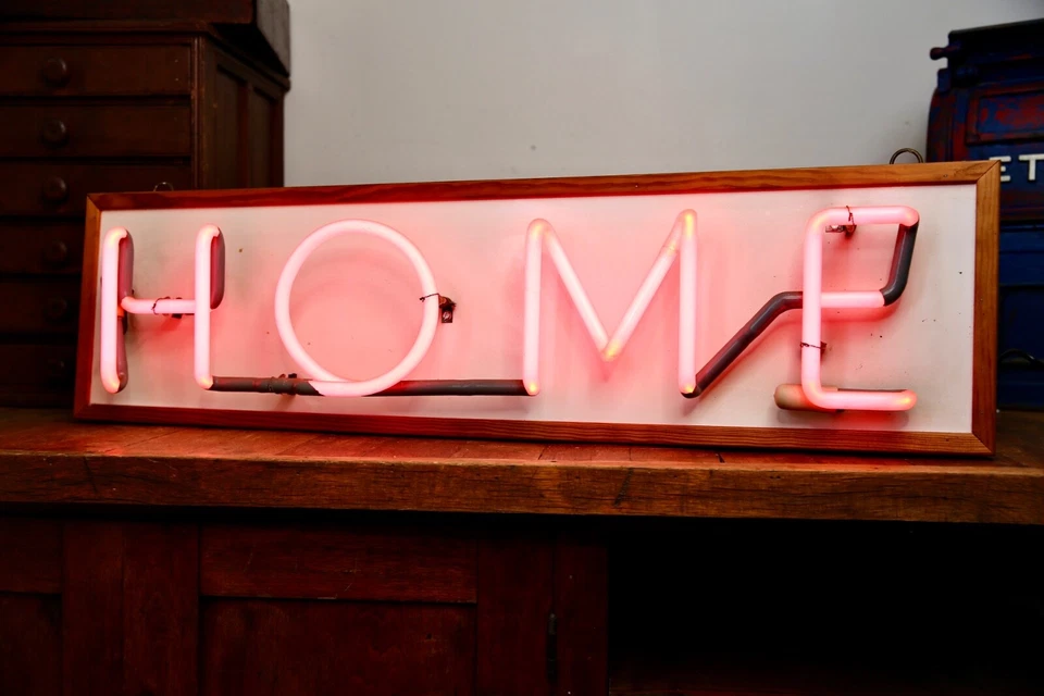 Letrero de neón vintage "HOGAR" rosa colgante iluminado marco de madera años 80 retro Foto 3 de 4