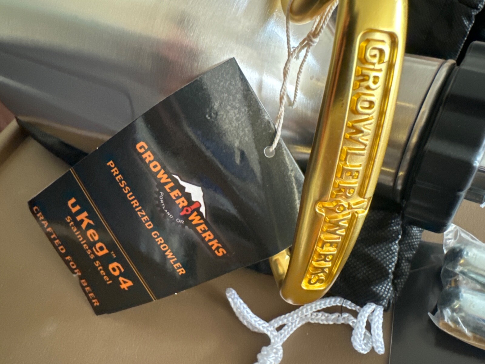 Growler Werks UKEG Pressurized Growler 64 oz Stainless New In Box