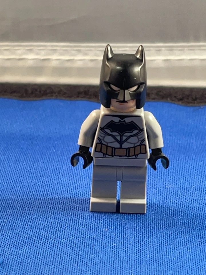 Lego DC Super Heroes Series Batman Dark Knight Mini Figure Black Gray Toy - Image 3 of 3