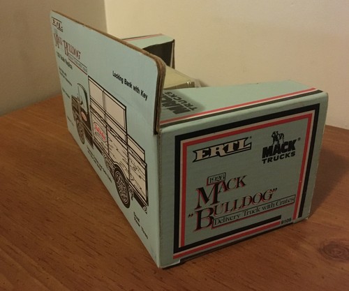 ERTL 1926 Mack Bulldog Delivery Truck With Crates - "True Value Hardware" NIB - 第 3/5 張圖片