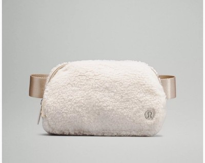 NWT Lululemon Everywhere Belt Bag Fleece ONE SIZE Natural ivory silver hardware