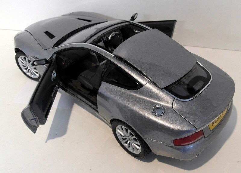 KM　京商 1/12 ASTON MARTIN V12 007 ミニカー Kyosho 1/12 Scale Diecast 08603S Aston Martin V12 Vanquish