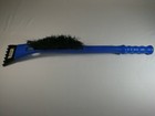 Grattoir à glace vitre voiture bleu avec brosse