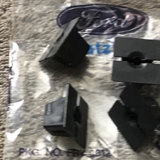 Ford Escort MK3/4 XR/RS New Genuine Ford headlamp clips x4