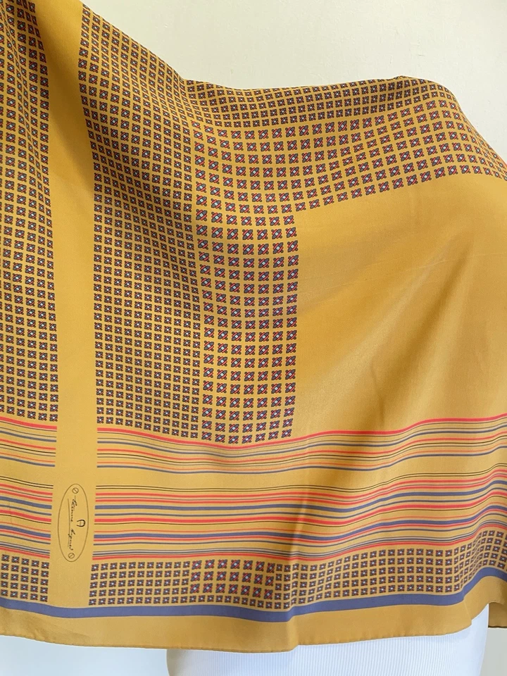 Lenço de seda Y6# Etienne Aigner estampa listrada geométrica ouro mostarda vintage Itália - Imagem 3 de 4