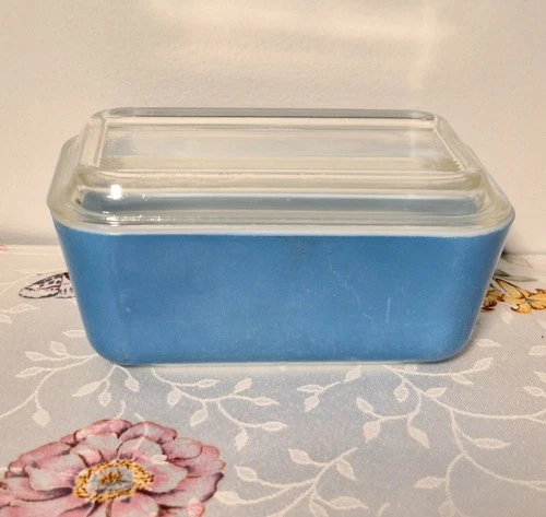 Vintage Pyrex 502-B Blue Refrigerator Dish with Clear Lid