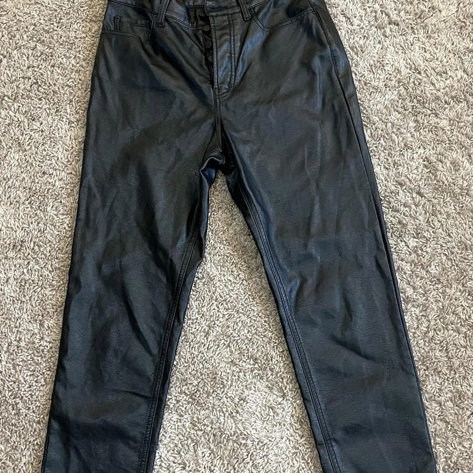 Pantalón de cuero Urban Outfitters BDG excelente estado. talla 29. Mosca de botón Foto 2 de 4