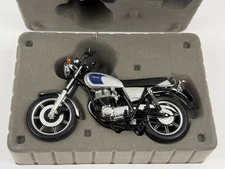 Schuco 1:10 1978-1983 Yamaha SR 500 Silver Motorcycle 45 066 5100