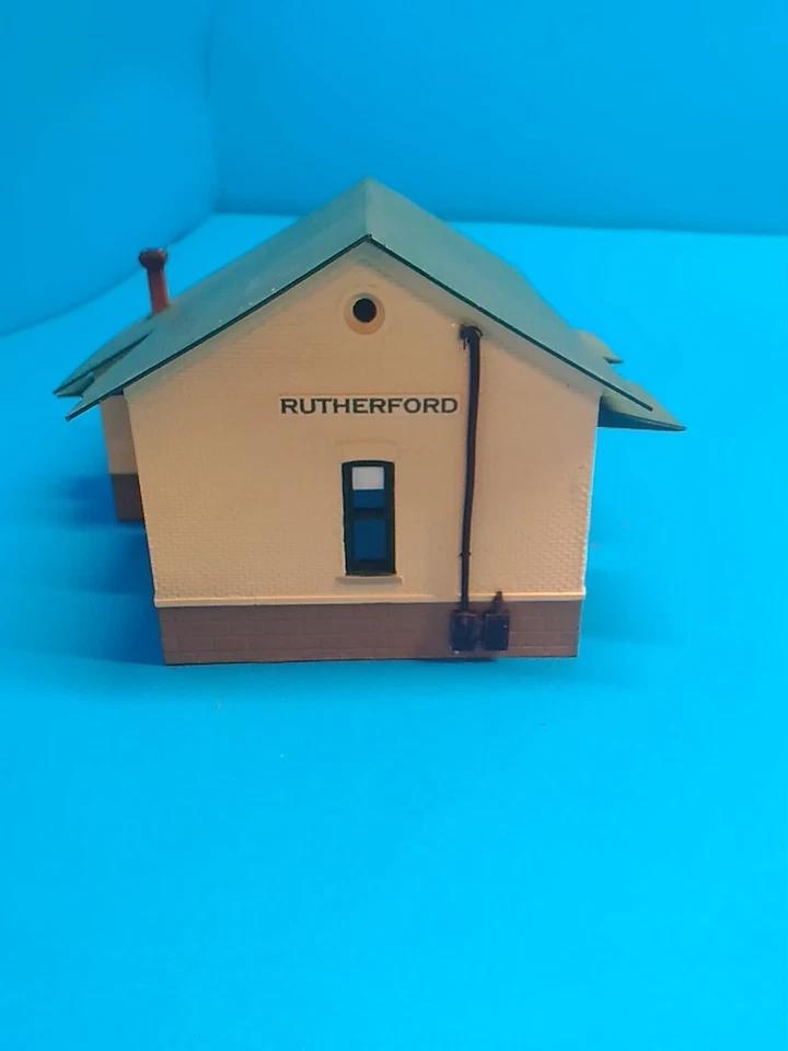 ho scale DPM freight station custom painted - Image 2 of 4