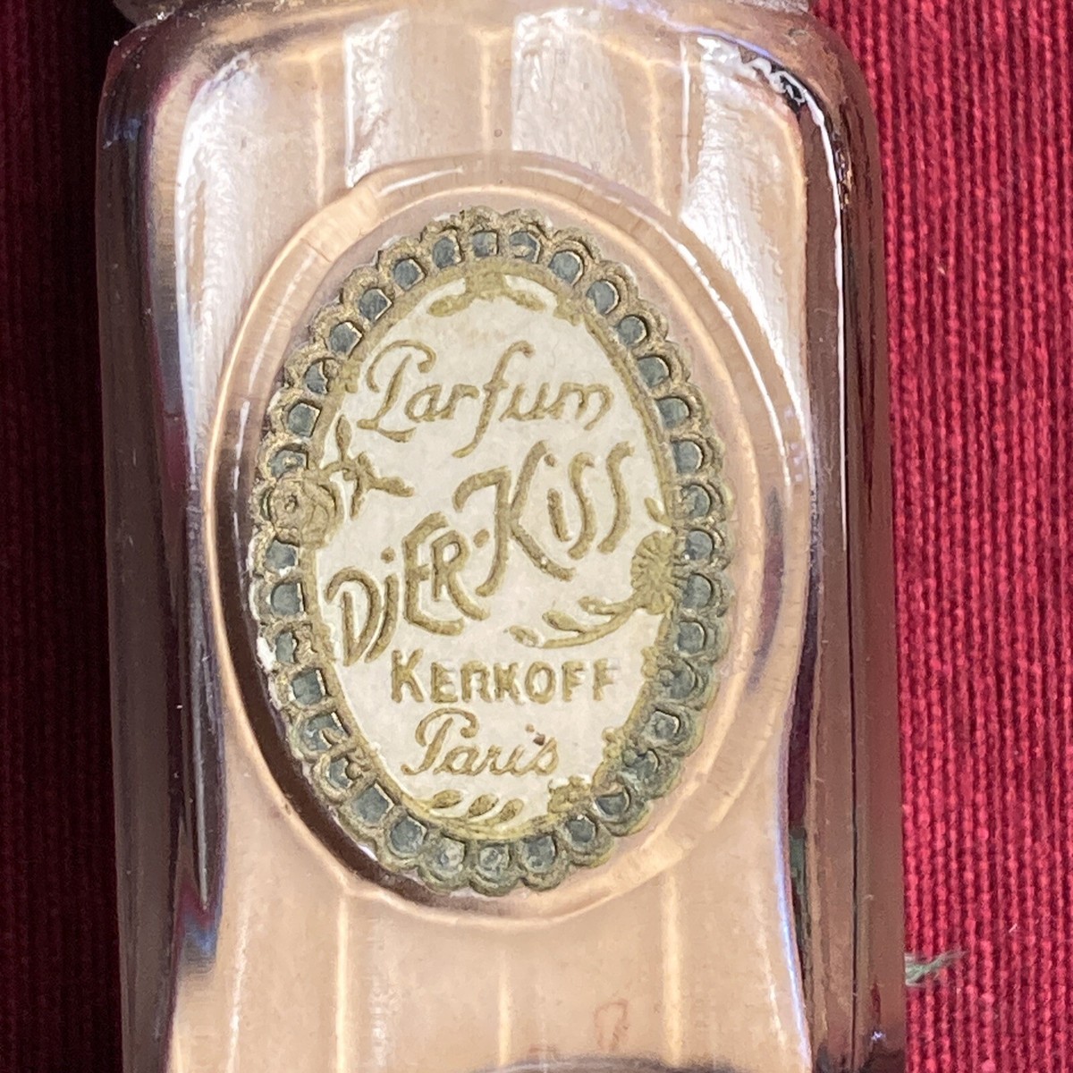 Antique DJer Kiss Glass Sachets Powder Bottle Kerkoff Paris Screw