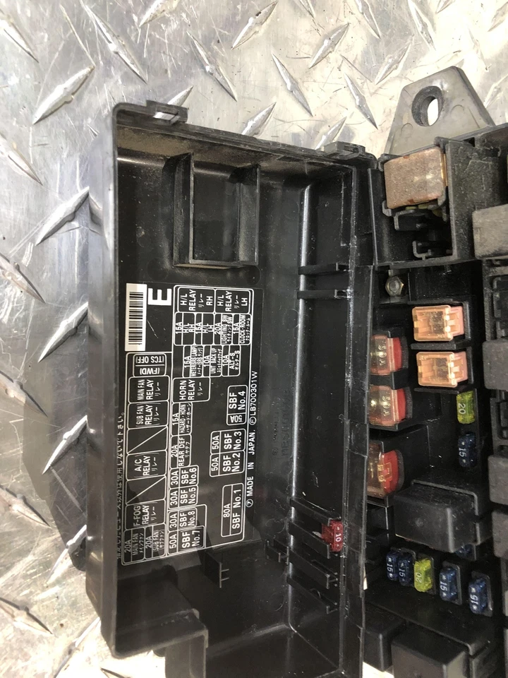 Caja de fusibles de motor Subaru Forester 00-02 2,5 probado por fabricante original * Foto 2 de 4