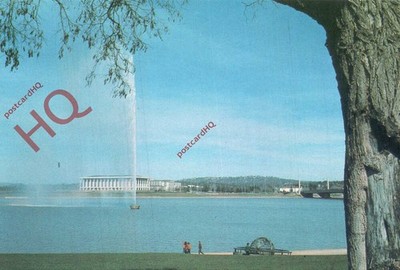 Ansichtskarte>>Australien, Wasserstrahl am Lake Burley Griffin [Australia Post]