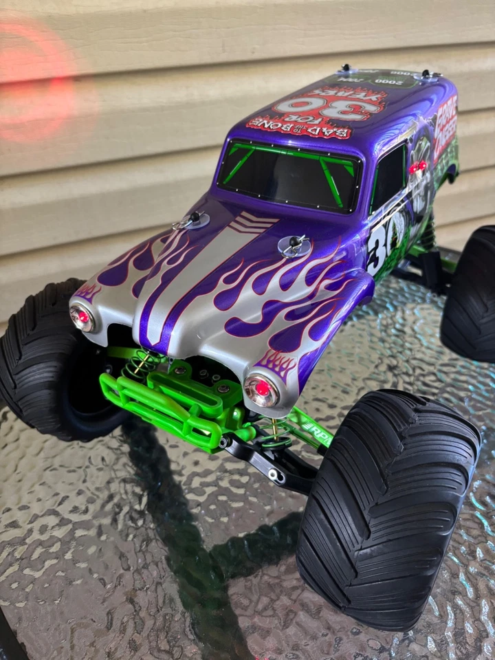 Traxxas Grave Digger Monster Jam 30th Anniversary Excellent Condition - Image 2 of 4