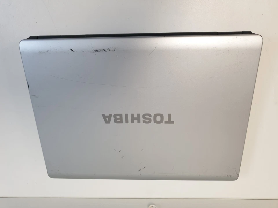 Toshiba Satellite L300D-22E 15.4” VINTAGE LAPTOP AMD Athlon X2 120gb hdd - Image 4 of 4