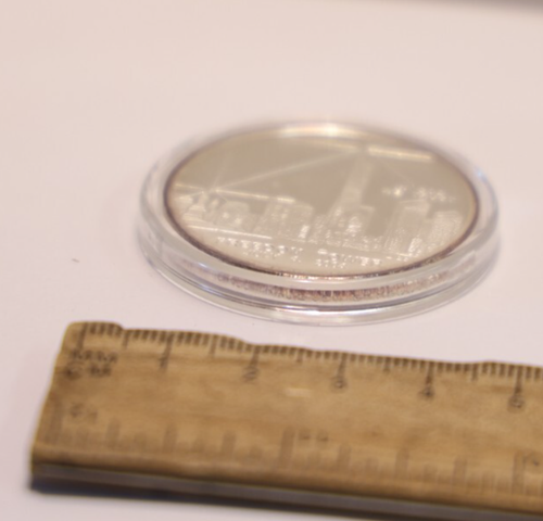 2004 $1 WORLD TRADE CENTER TWIN FREEDOM TOWERS PROOF COIN SILVER 100 MIL CLAD - Picture 3 of 3