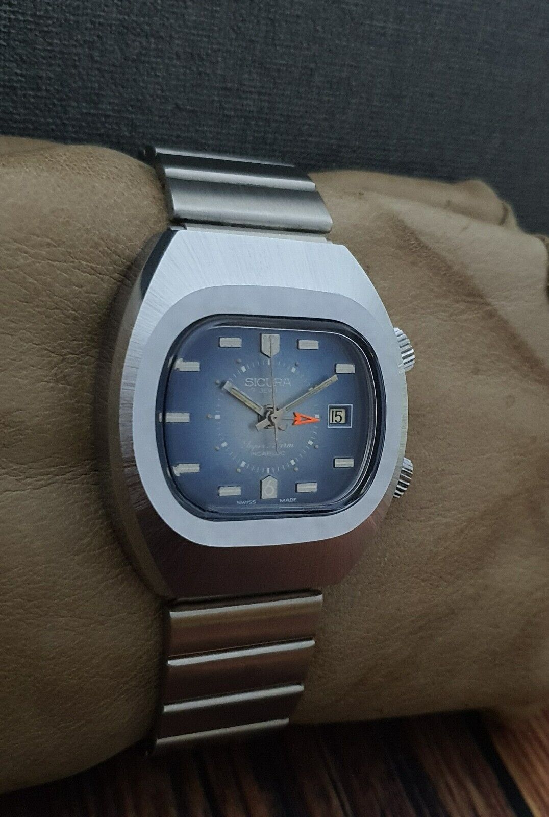 Picture 1 of 6