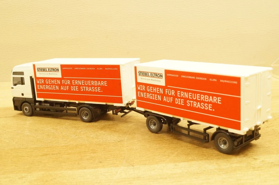 HO 1:87 Wiking 0573 09 42 MAN TGA XXL Camion Con Rimorchio " Stiebel Eltron " - Immagine 4 di 4
