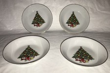Jamestown China Christmas Tree Themed Gold Rim Soup Bowls Set of 4 Unused Vintag