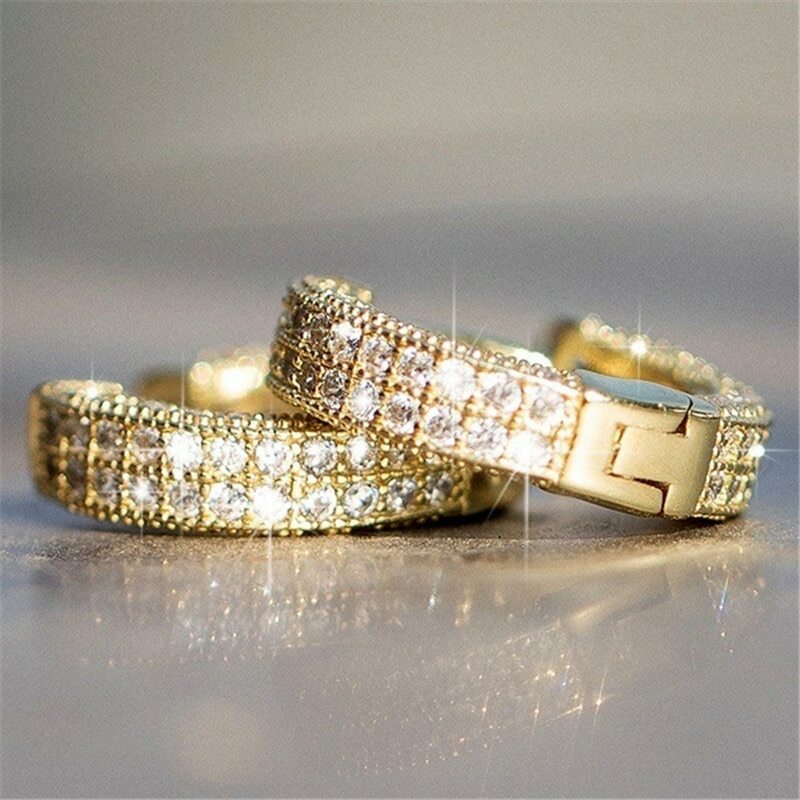 Colgantes aretes con simulado de diamantes chapados en oro 14K para hombres