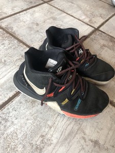 kyrie 5 friends size 7