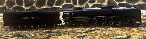Athearn Genesis HO Scale #ATHG88313 FEF-3 4-8-4 Locomotive Union Pacific #844 - Picture 6 of 18
