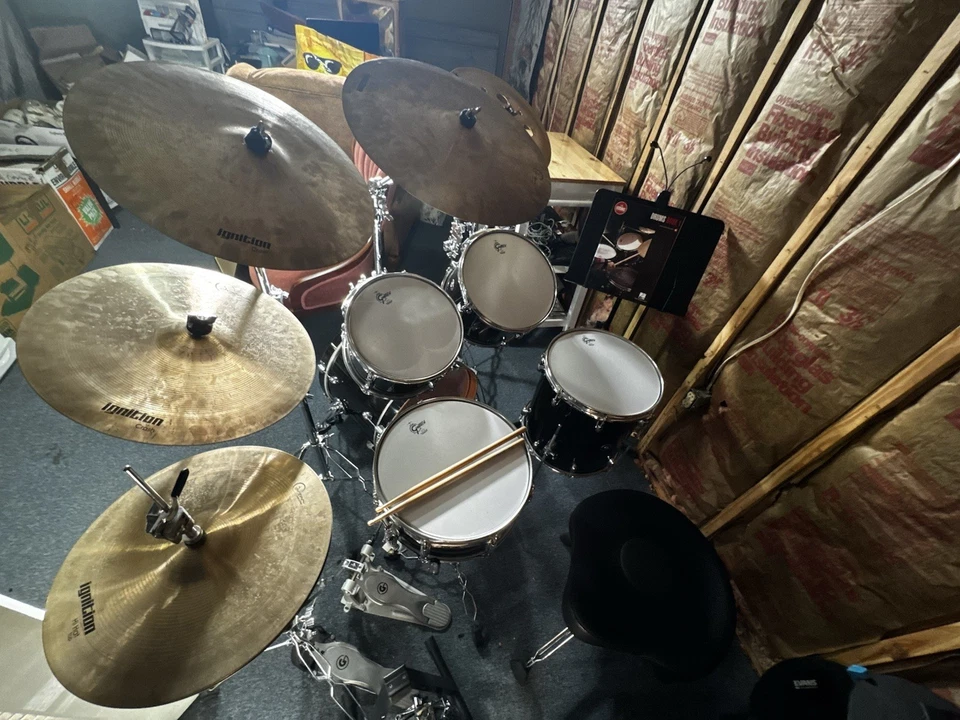 Gretsch Catalina Club 鼓套装 6 件套 带镲片、直布罗陀五金件和双踏板 — 第 2/4 张图片