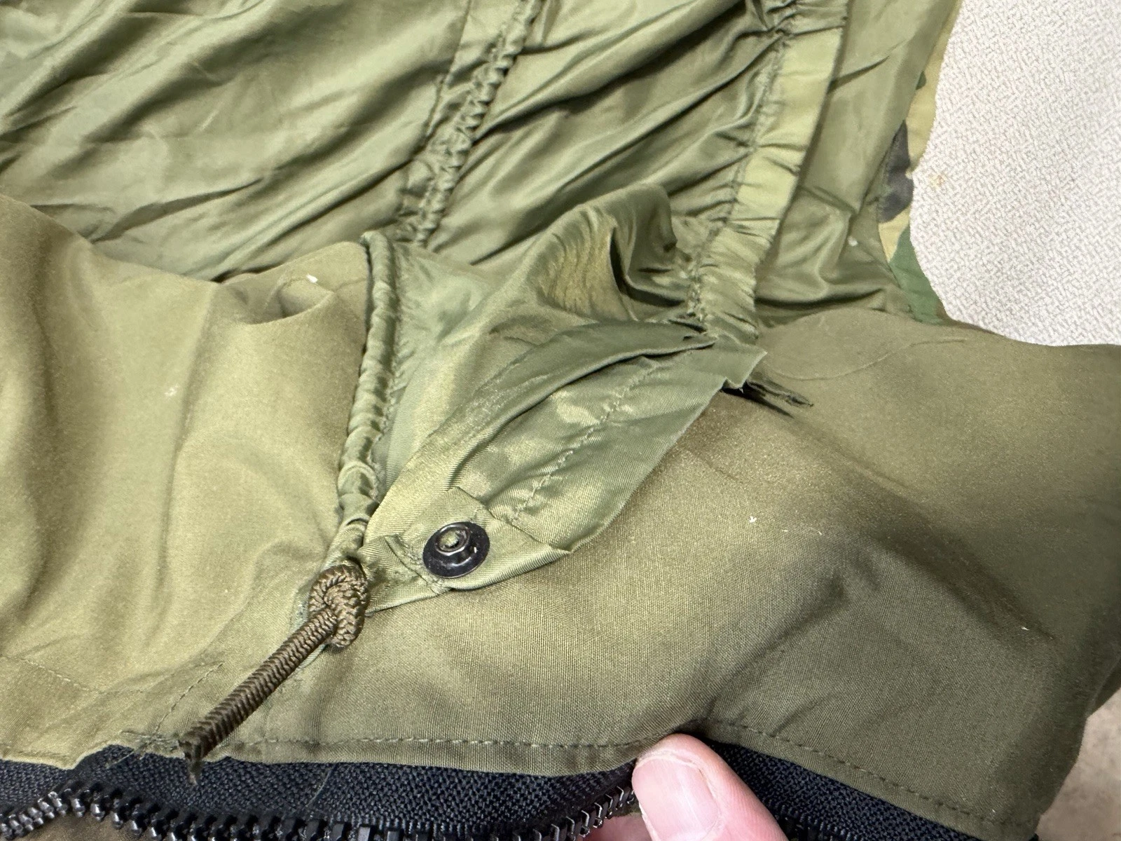 Vintage92 US Army ECWCS Parka Mens Small Reg. Woodland Camo Gore-Tex Military - product detail image 3