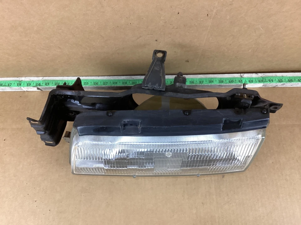 1990-1991 Mazda 929 Front Left Driver Side Headlight Assembly - Image 2 of 4