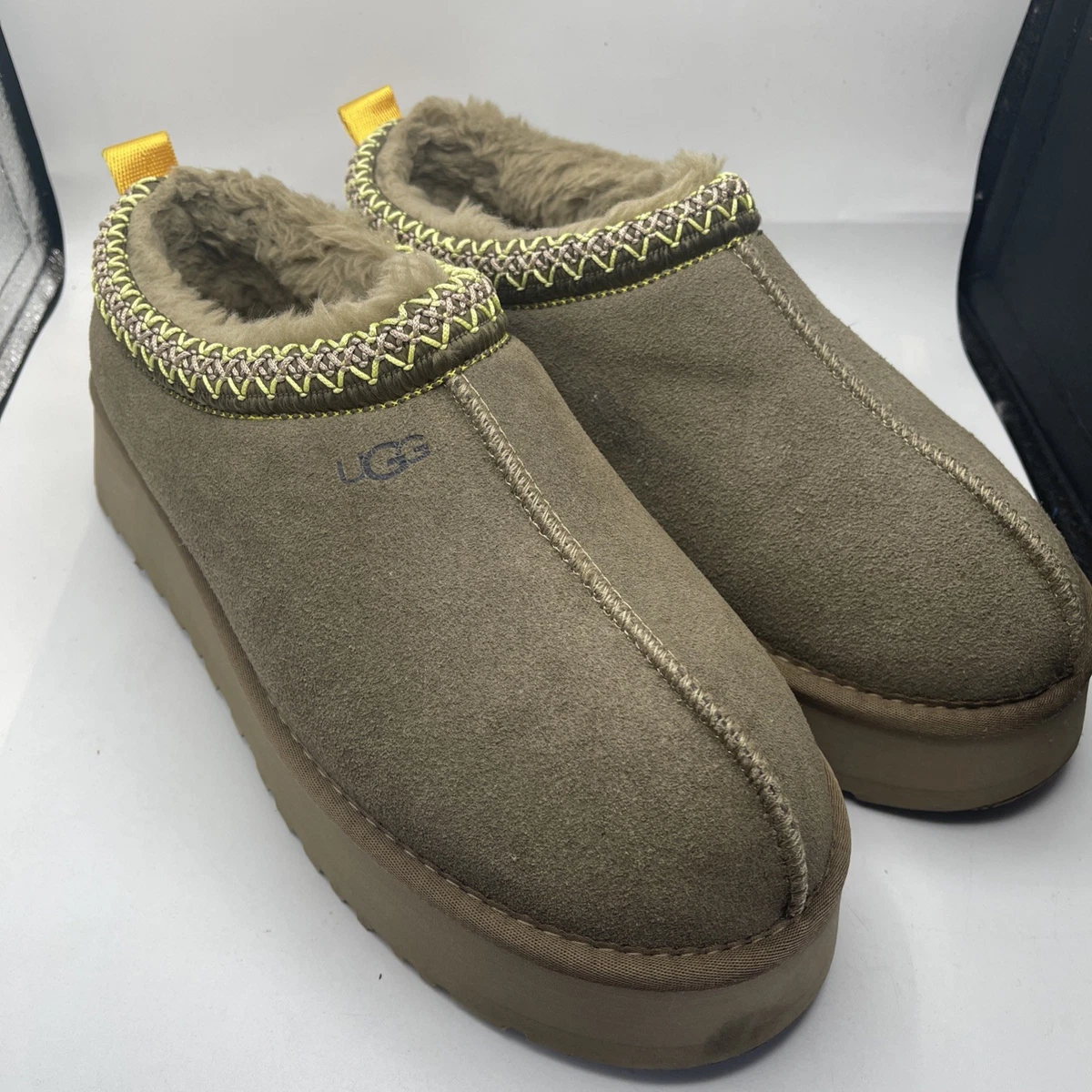 UGG Slippers, Size 11, Good preowned condition UGG Women main image 2