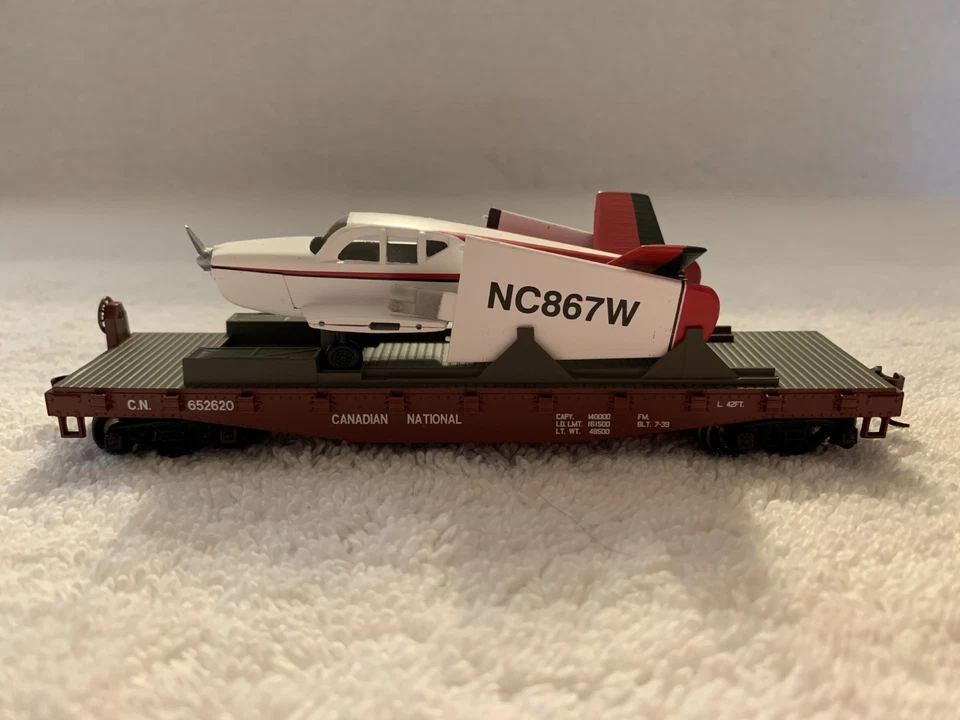 Athearn #96327 HO Scale Canadian National 40' Flat Car with Plane #652620 - Image 2 of 4