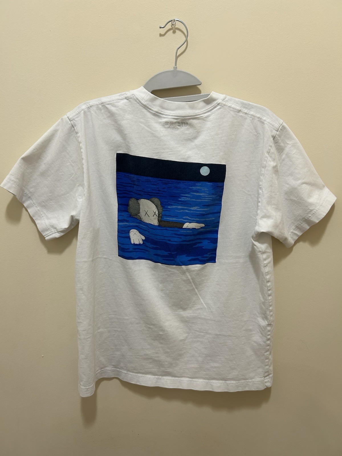 Uniqlo Men's UT x KAWS Short Sleeve Graphic T-Shirt 2023 Size Small