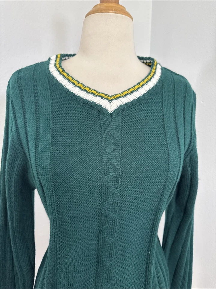 Suéter Rue21 Mujer Pequeño Tejido con Cable Preppy Tenis Cuello en V Universidad Academia Foto 2 de 4