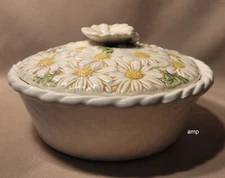 Metlox Poppytrail Sculptured Daisy Round Covered Casserole Vegetable EXCELLENT!