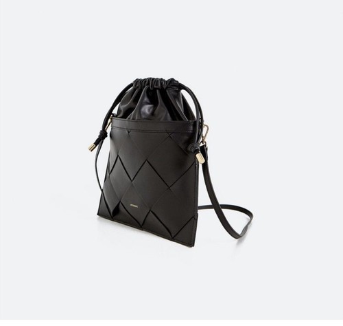 Bolso de mano Uterqüe cuero negro fantástico estado usado. was 159 euros - Imagen 3 de 10