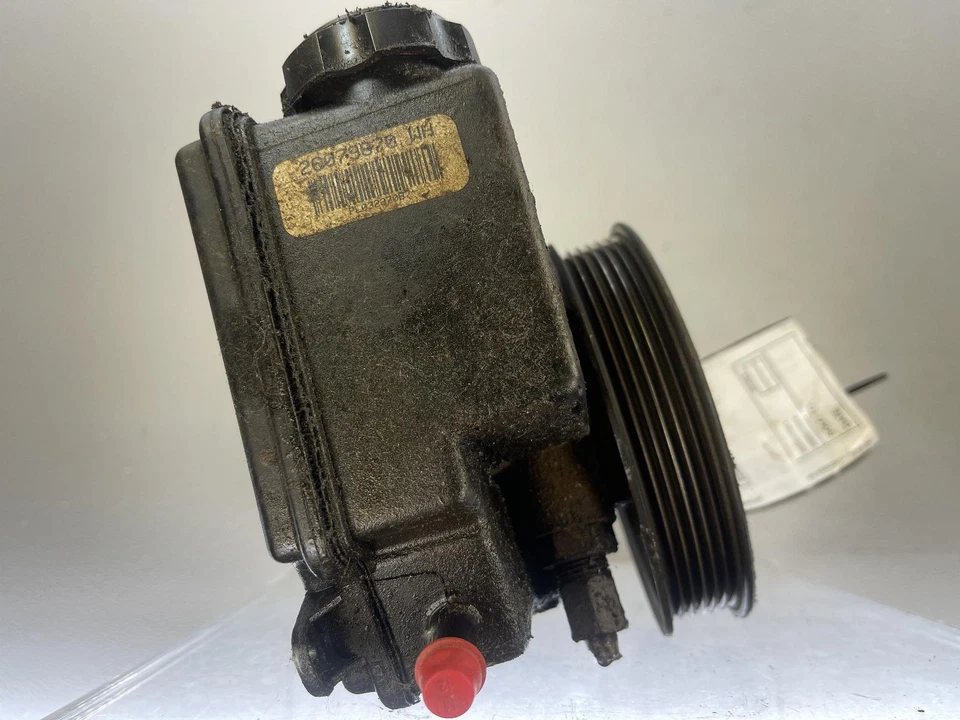 Bomba de dirección asistida usada se adapta a: Chevrolet Monte Carlo 2001 3,8 grado A Foto 4 de 4