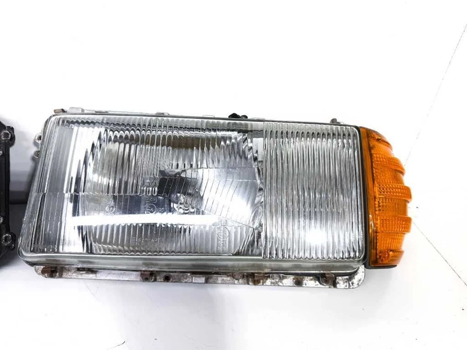73-80 Mercedes W116 450SEL 300SD EURO Headlight Set L R w Turn Signals Bosch - Image 3 of 4